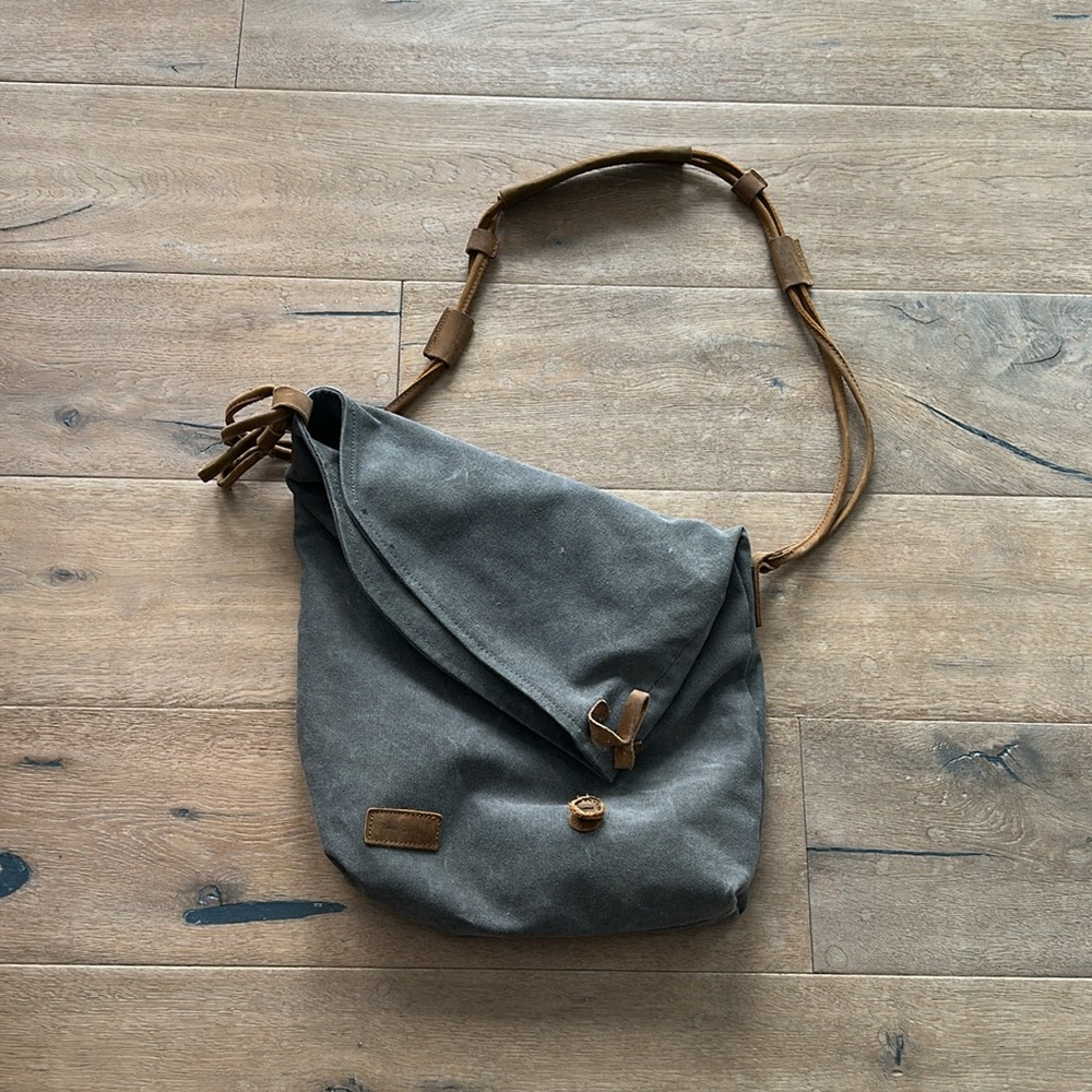 Tom Clovers Gray and Brown Crossbody Bag with Adjustable Strap